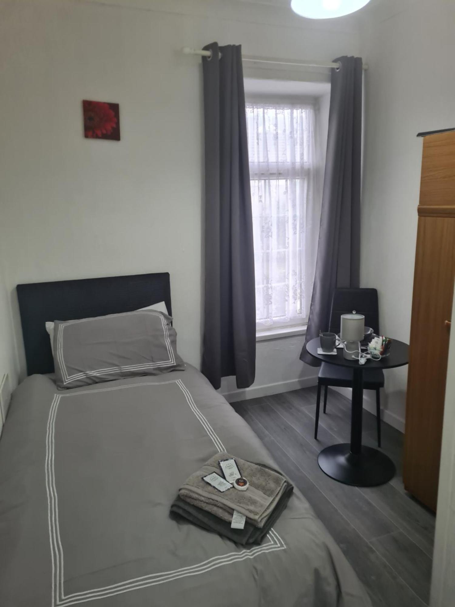 Tredegar Arms Budget Guesthouse For Walkers/Cyclists/Contractors/Traveler マーサー・ティドビル 部屋 写真
